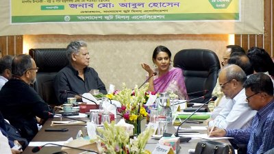 মতবিনিময় সভায় দুই উপদেষ্টাসহ অন্যরা