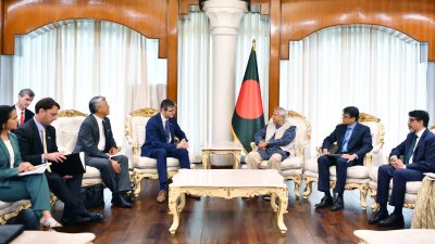 যমুনায় প্রধান উপদেষ্টার সঙ্গে সাক্ষাৎ করেন মার্কিন কর্মকর্তারা (ছবি: পিআইডি)