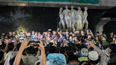 ঢাবিতে আবারও শিক্ষার্থীদের বিক্ষোভ (ছবি: প্রতিবেদক)