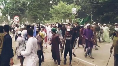 ঈদে মিলাদুন্নবী উপলক্ষে জশনে জুলুসকে কেন্দ্র করে ব্রাহ্মণবাড়িয়ার কসবায় দুই পক্ষের মধ্যে সংঘর্ষ