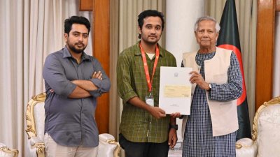 অন্তর্বর্তীকালীন সরকারের প্রধান উপদেষ্টা ড. মুহাম্মদ ইউনূসের ত্রাণ তহবিল থেকে ১০০ কোটি টাকা অনুদান দেওয়া হয়েছে ‘জুলাই শহীদ স্মৃতি ফাউন্ডেশনে’