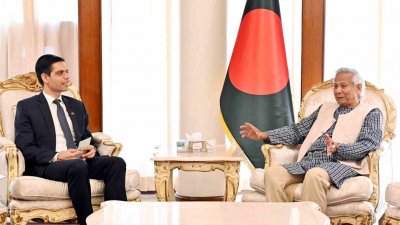 নেপালের রাষ্ট্রদূত ঘনশ্যাম ভান্ডারীর সঙ্গে সাক্ষাৎকালে সার্কের বর্তমান অবস্থার খবর নেন প্রধান ‍উপদেষ্টা ড. মুহাম্মদ ইউনূস (ছবি: পিআইডি)