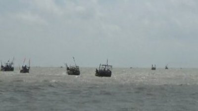 বঙ্গোপসাগরে মাছ ধরা ট্রলার