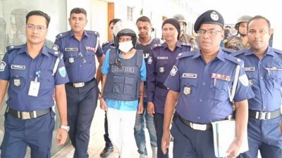 আদালতপাড়ায় সাবেক বিচারপতি এ এইচ এম শামসুদ্দিন চৌধুরী মানিক