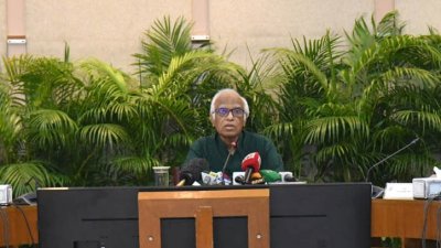 পরিকল্পনা ও শিক্ষা উপদেষ্টা ওয়াহিদউদ্দিন মাহমুদ (ছবি: পিআইডি)