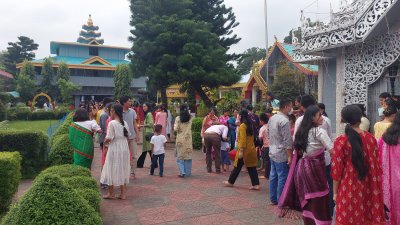শুভ মধু পূর্ণিমা উপলক্ষে সকাল থেকে রাঙামাটি রাজবন বিহারে বৌদ্ধ ধর্মাবলম্বী নারী-পুরুষরা ধর্মীয় অনুষ্ঠানে জড়ো হতে থাকেন