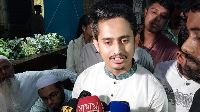 শরীয়তপুরে সাংবাদিকদের সঙ্গে কথা বলেন সমন্বয়ক সারজিস আলম