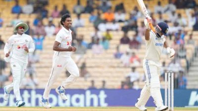 দারুণ বোলিং করেছেন হাসান