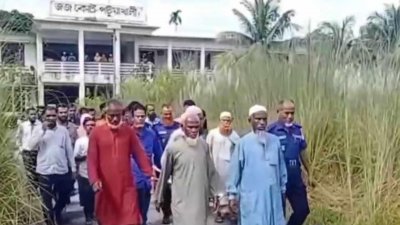 পটুয়াখালীতে মো. শহিদুল ইসলাম মৃধা (২৫) নামে এক যুবককে কুপিয়ে হত্যার দায়ে ১৬ জনকে যাবজ্জীবন কারাদণ্ড দিয়েছেন আদালত