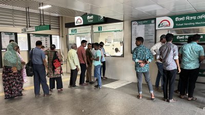 প্রাথমিক মেরামতের পর চালু হলো কাজীপাড়া স্টেশন (ছবি: আসাদ আবেদীন জয়)