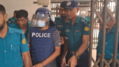 আদালতে ডিসি মশিউর রহমান (ছবি: বাংলা ট্রিবিউন)