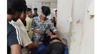 আহতদের হাসপাতালে পাঠানো হয়েছে