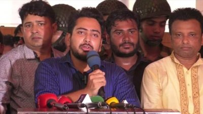 নোয়াখালীর বেগমগঞ্জে বন্যাদুর্গতদের সঙ্গে মতবিনিময় সভায় বক্তব্য দেন নাহিদ ইসলাম