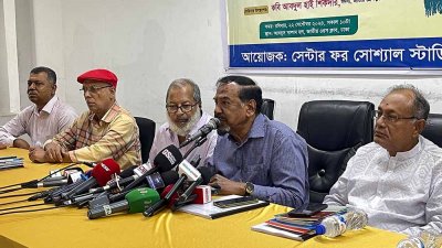 ‘বাংলাদেশ রাষ্ট্রের পুনর্গঠন ও জন-মালিকানা’ শীর্ষক সেমিনারে বক্তব্য রাখছেন মেজর (অব.) হাফিজ উদ্দিন আহমেদ