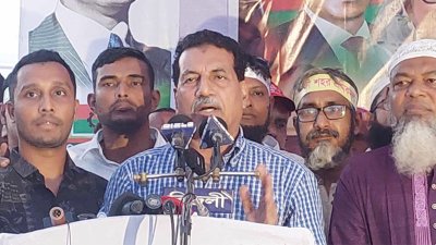 সমাবেশে বক্তব্য রাখছেন খায়রুল কবির খোকন
