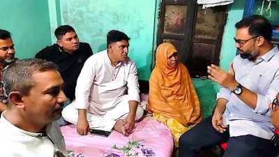 নিহতের পরিবারকে আর্থিক সহায়তা দেন আমিনুল হক