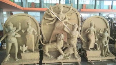 চলছে প্রতিমা তৈরির কাজ