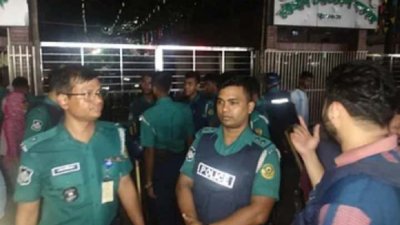 ‘সমন্বয়ক’ পরিচয়ে কনসার্ট দেখার চেষ্টা, বাধা দেওয়ায় বিক্ষোভ-ভাঙচুর