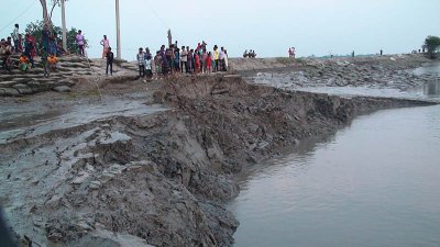 আশাশুনিতে ভেঙে যাওয়া রাস্তা