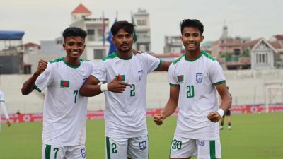 ম্যাচের একটি দৃশ্য।
