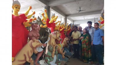 যশোর শহরের বিভিন্ন পূজামণ্ডপ পরিদর্শন করেন শিক্ষার্থীরা