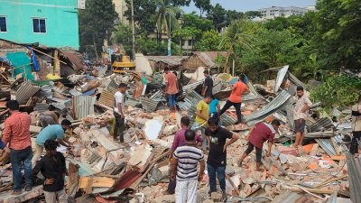 অর্ধশতাধিক দোকানপাট এবং অন্যান্য স্থাপনা গুঁড়িয়ে দেওয়া হয়