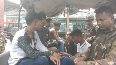 সেনাবাহিনীর হাতে আটক ছয় জন