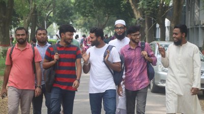 ৮৪ দিন বন্ধের পর সশরীরে ক্লাসে ফিরেছেন ইসলামী বিশ্ববিদ্যালয়ের শিক্ষার্থীরা