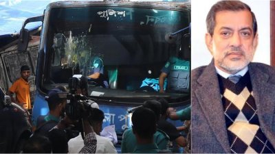 ফজলে করিম চৌধুরীকে বহন করা প্রিজন ভ্যানে ডিম নিক্ষেপ করেন বিক্ষুব্ধরা (ছবি: সংগৃহীত)