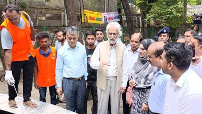 পুরান ঢাকার নয়াবাজারের নবাব সিরাজউদ্দৌলা পার্ক ও আহমেদ বাওয়ানি অ্যাকাডেমি স্কুল অ্যান্ড কলেজ এলাকায় লার্ভা সাইডিং ও পরিচ্ছন্নতা কার্যক্রম পরিদর্শন করেন এ এফ হাসান আরিফ