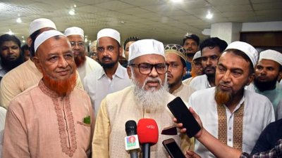 চট্টগ্রামে গির্জা পরিদর্শন শেষে সাংবাদিকদের সঙ্গে কথা বলেন ধর্ম উপদেষ্টা