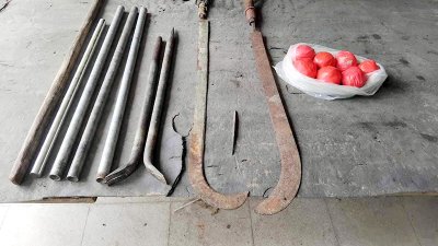 উদ্ধার অস্ত্র ও ককটেল