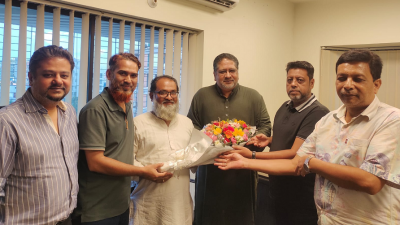 গুলশানে দলীয় কার্যালয়ে ন্যাপ চেয়ারম্যান জেবেল রহমান গানিকে জন্মদিনের শুভেচ্ছা জানান সহযোদ্ধারা