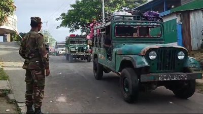সাজেক থেকে ফিরছেন পর্যটকরা