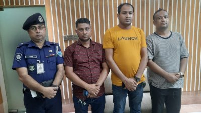 অপহরণকারীদের মুক্ত হয়ে আসা তিন পর্যটক