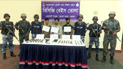 গ্রেফতার তিন ডাকাত