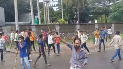 গাজীপুরে কারখানার ঝুট ব্যবসার দখল নিয়ে যুবদল ও কৃষক দলের দুই পক্ষের সংঘর্ষ