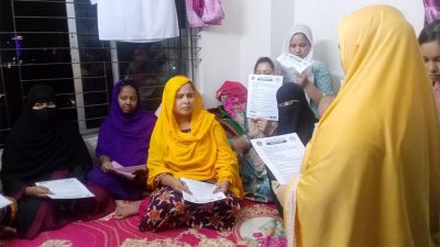 ডেঙ্গু রোগী খুঁজে বের করতে বাড়ি বাড়ি পরিদর্শন কার্যক্রম পরিচালনা করছেন স্বেচ্ছাসেবী