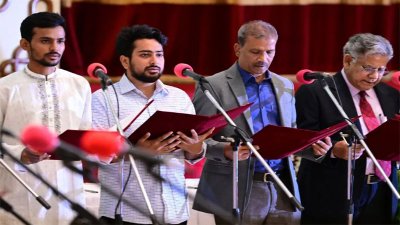 ৮ আগস্ট অন্তর্বর্তী সরকারের উপদেষ্টা হিসেবে অন্যদের সঙ্গে শপথ নিচ্ছেন নাহিদ ইসলাম