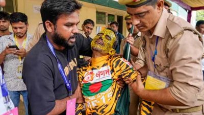 হাসপাতালে নেওয়া হয় টাইগার রবিকে (ছবি: পিটিআই)