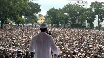গণসমাবেশে প্রধান অতিথির বক্তব্যে মামুনুল হক (ছবি: বাংলা ট্রিবিউন)