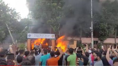 হামলা ও অগ্নিসংযোগ করা হয়েছে রাজধানীর অনেক থানায় (ফাইল ছবি)