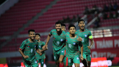 গোল করেছেন মইনুল (১০ নম্বর জার্সি)।