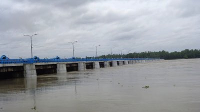 পাহাড়ি ঢল ও টানা পাঁচ দিনের বৃষ্টিতে প্লাবিত নিম্নাঞ্চল