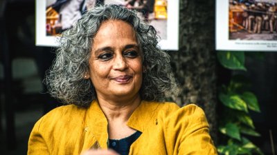 'অরুন্ধতী রায়ের নতুন বই ‘মাদার মেরি কামস টু মি’'
