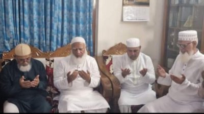 নিহত লেফটেন্যান্ট ছারোয়ার নির্জনের পরিবারের সদস্যদের সমবেদনা জানাতে টাঙ্গাইলের বাড়িতে যান জামায়াত আমির ডা. শফিকুর রহমান