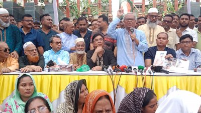রবিবার দুপুরে রাজশাহীর ভুবন মোহন পার্কে ছাত্র-জনতার আন্দোলনে নিহতদের পরিবারের সঙ্গে সাক্ষাৎ অনুষ্ঠানে বক্তব্য দেন রুহুল কবির রিজভী