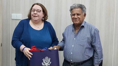 উপদেষ্টা এম সাখাওয়াত হোসেনের সঙ্গে সাক্ষাৎ করেন যুক্তরাষ্ট্র দূতাবাসের চার্জ দ্য অ্যাফেয়ার্স হেলেন লাফেভ