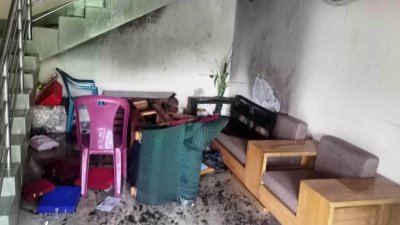 চট্টগ্রামের রাউজানে ওমানপ্রবাসী এক সিআইপি ব্যবসায়ীর দুটি বাড়িতে হামলা ও ভাঙচুরের পর আগুন