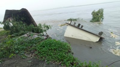 নদীর পেটে আকেল মামুদ কমিউনিটি ক্লিনিক